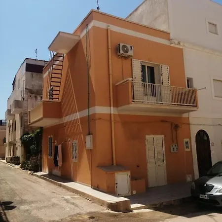 アパート House *